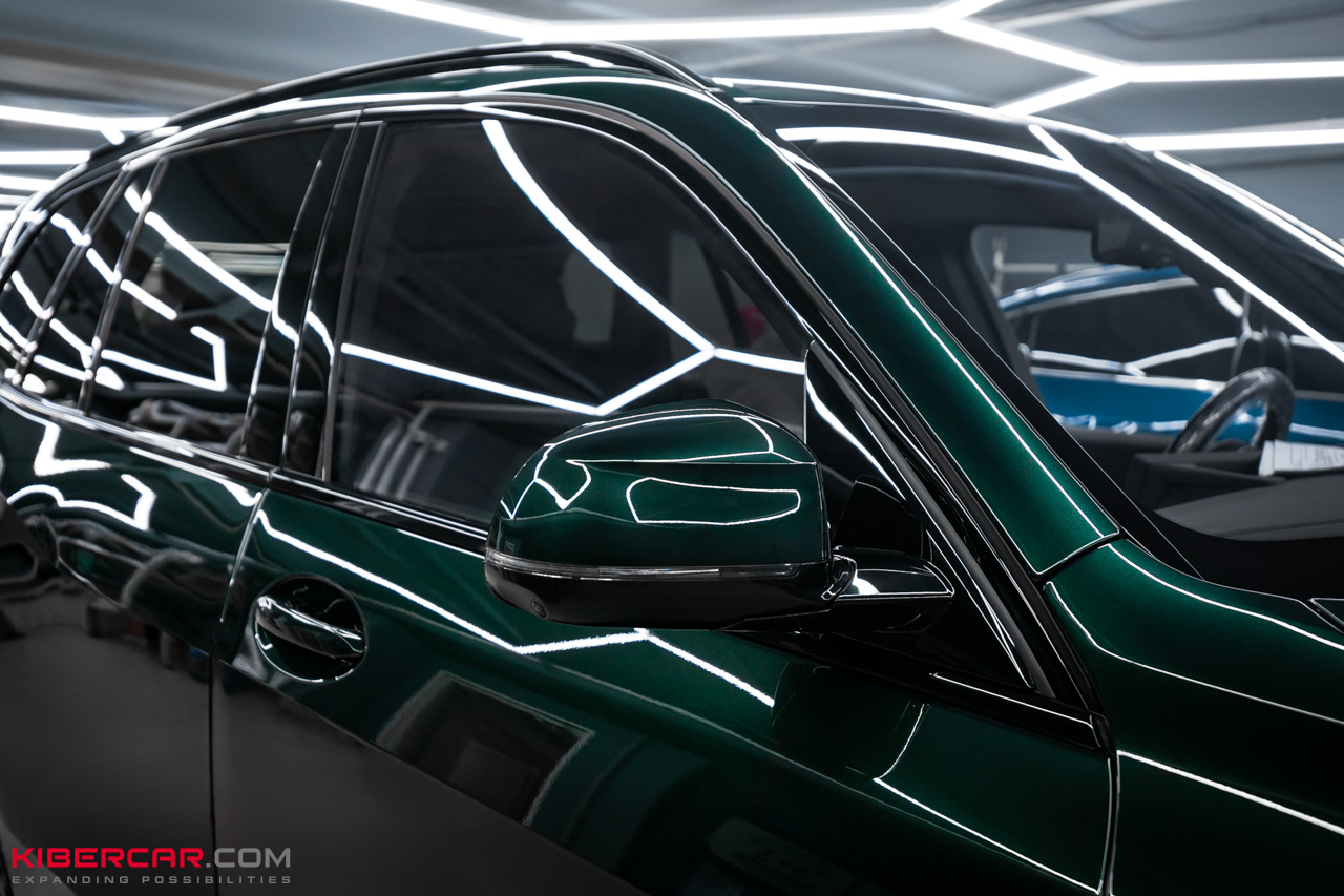 Оклейка BMW X5 глянцевой полиуретановой пленкой