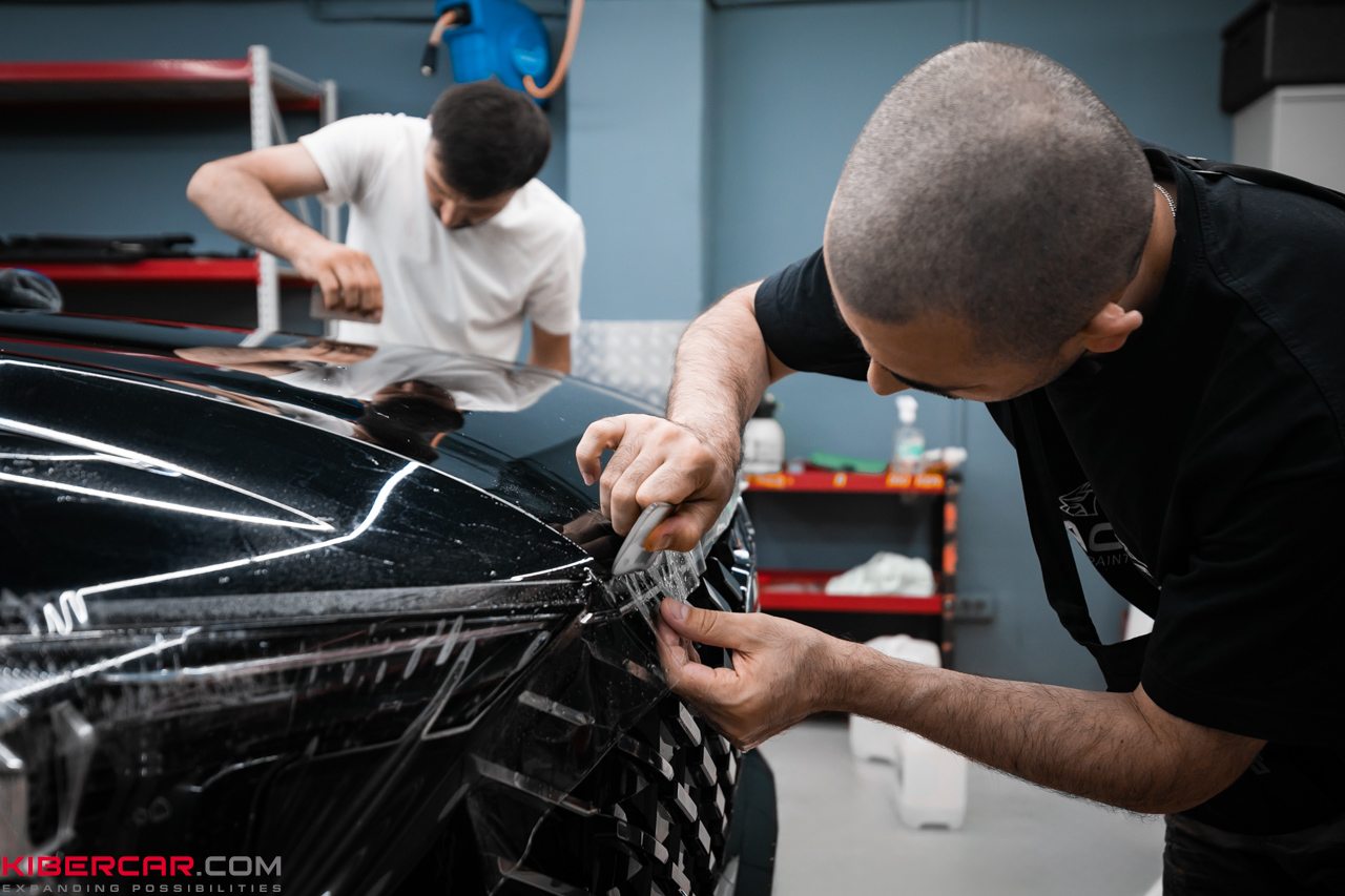 Оклейка автомобиля GAC GS8 полиуретановой пленкой