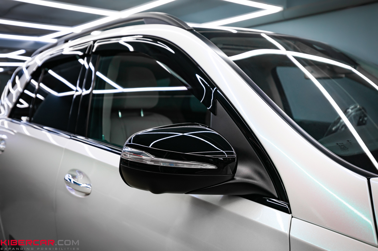 Mercedes-Benz GLE с изюминкой: оклейка кузова белой полиуретановой пленкой с перламутровым эффектом