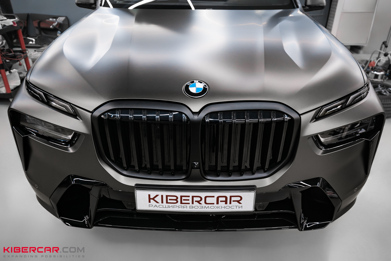 Оклейка BMW X7 матовой полиуретановой пленкой и нанесение керамического покрытия