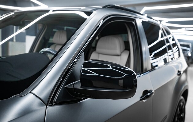 Антихром на BMW X5: обновление элементов кузова