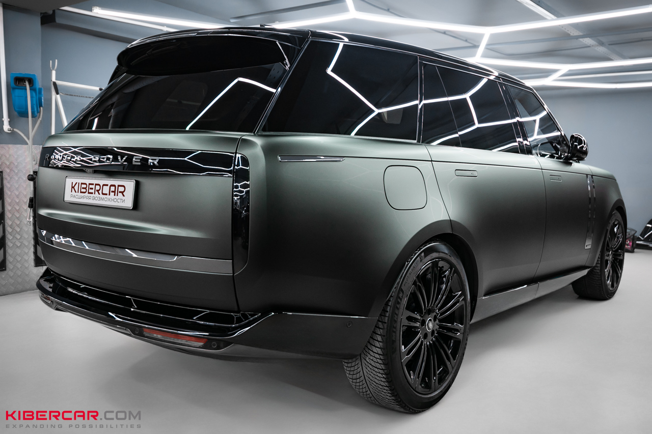 Оклейка Range Rover цветной матовой полиуретановой пленкой: эффект, который меняется вместе с погодой