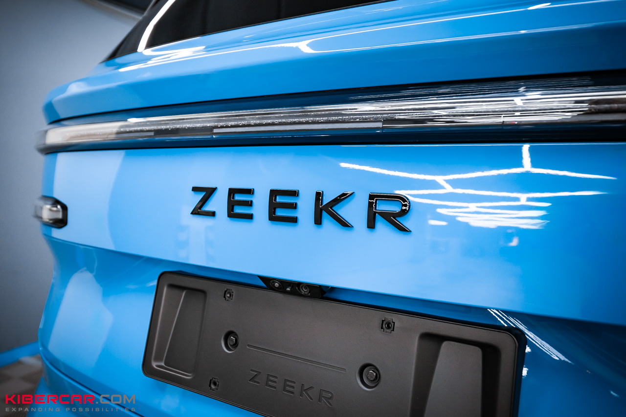 Оклейка Zeekr 8X глянцевой полиуретановой пленкой