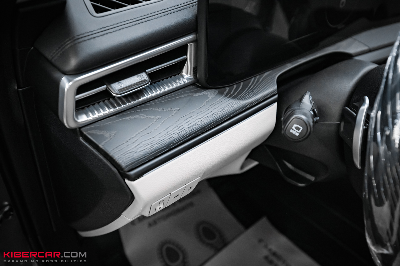 Аквапринт салона Kia K5: эффект натурального дерева в темно-сером оттенке