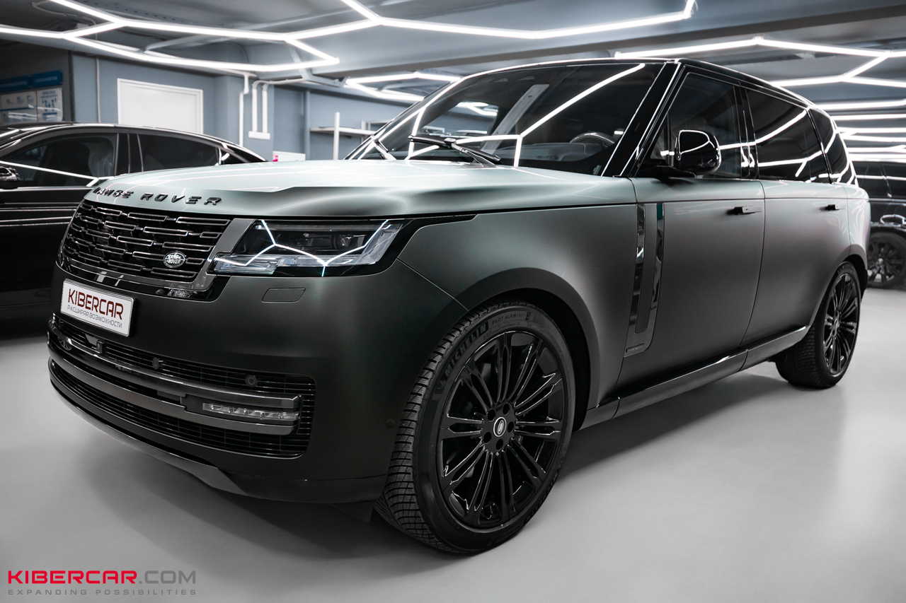 Оклейка Range Rover цветной матовой полиуретановой пленкой: эффект, который меняется вместе с погодой