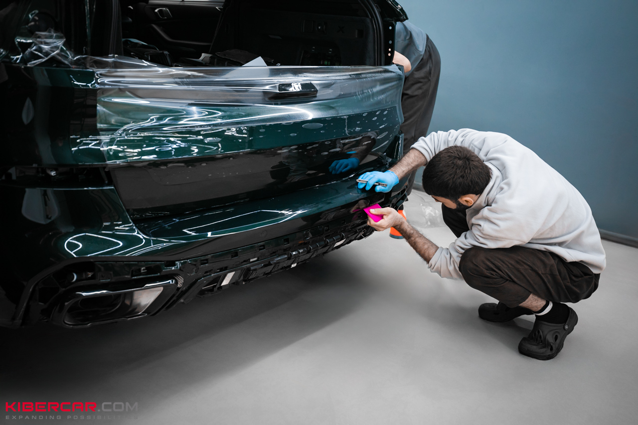 Оклейка BMW X5 глянцевой полиуретановой пленкой