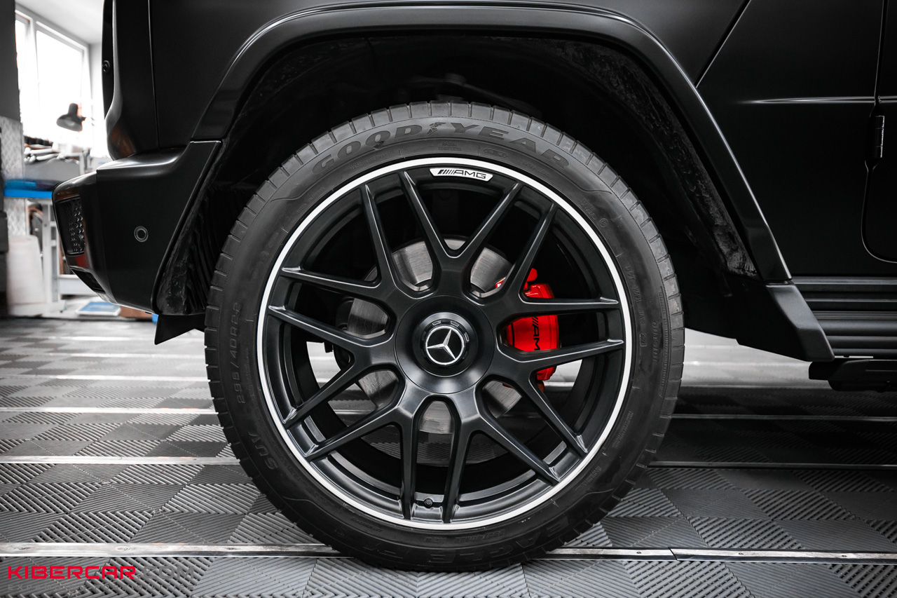 Комплексное преображение Mercedes-Benz G-Класс: матовая пленка, антихром и акценты AMG