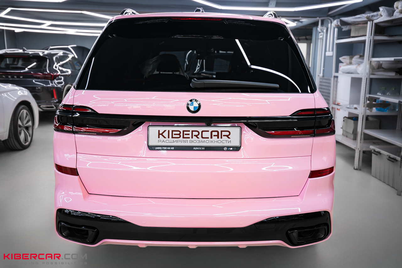 Оклейка BMW X7 розовой полиуретановой пленкой
