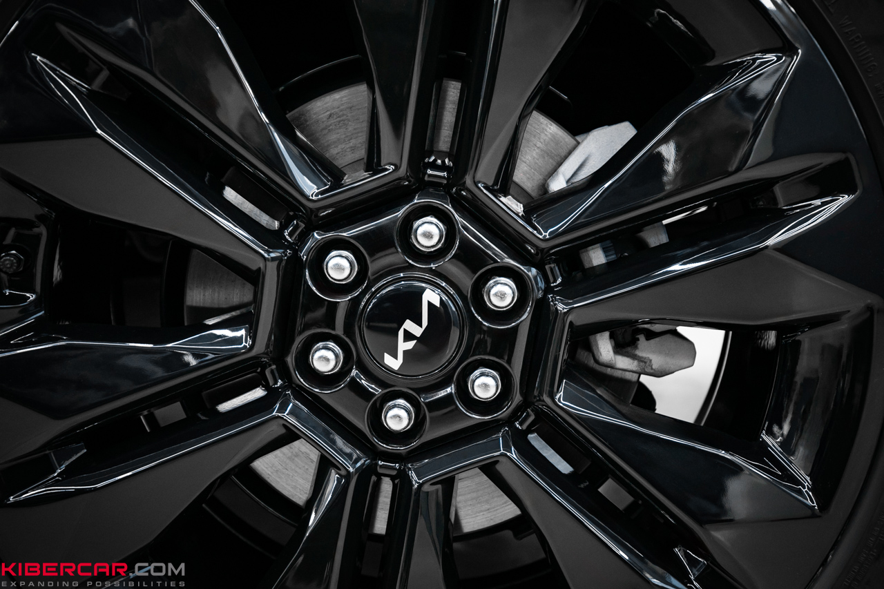 Преображение Kia Mohave: покраска дисков в глянцевый чёрный цвет