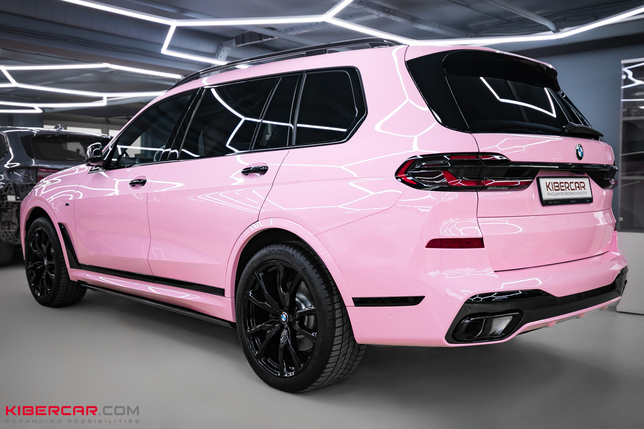 Оклейка BMW X7 розовой полиуретановой пленкой
