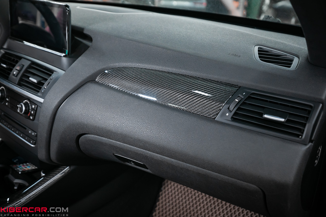 Ламинация карбоном элементов салона BMW X3