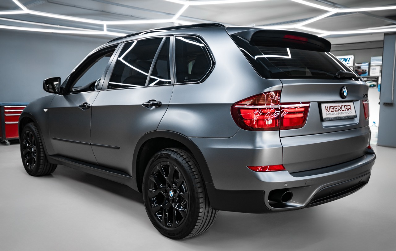 Оклейка BMW X5 матовым полиуретаном