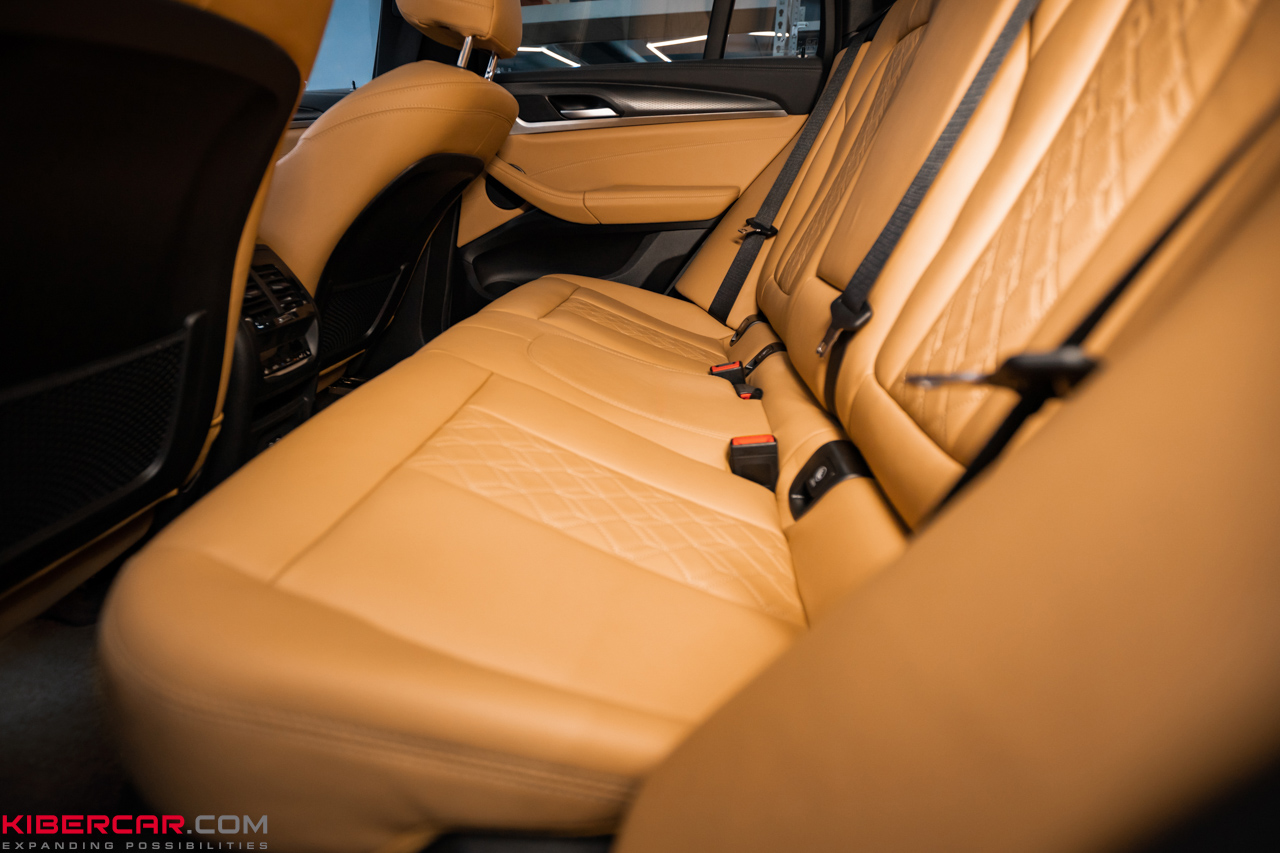 Перетяжка салона BMW X4 в бежевую наппу и алькантару