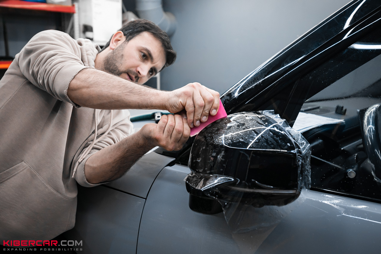 Оклейка защитной полиуретановой пленкой Zeekr 9X: сложный разбор и трендовое цветовое решение