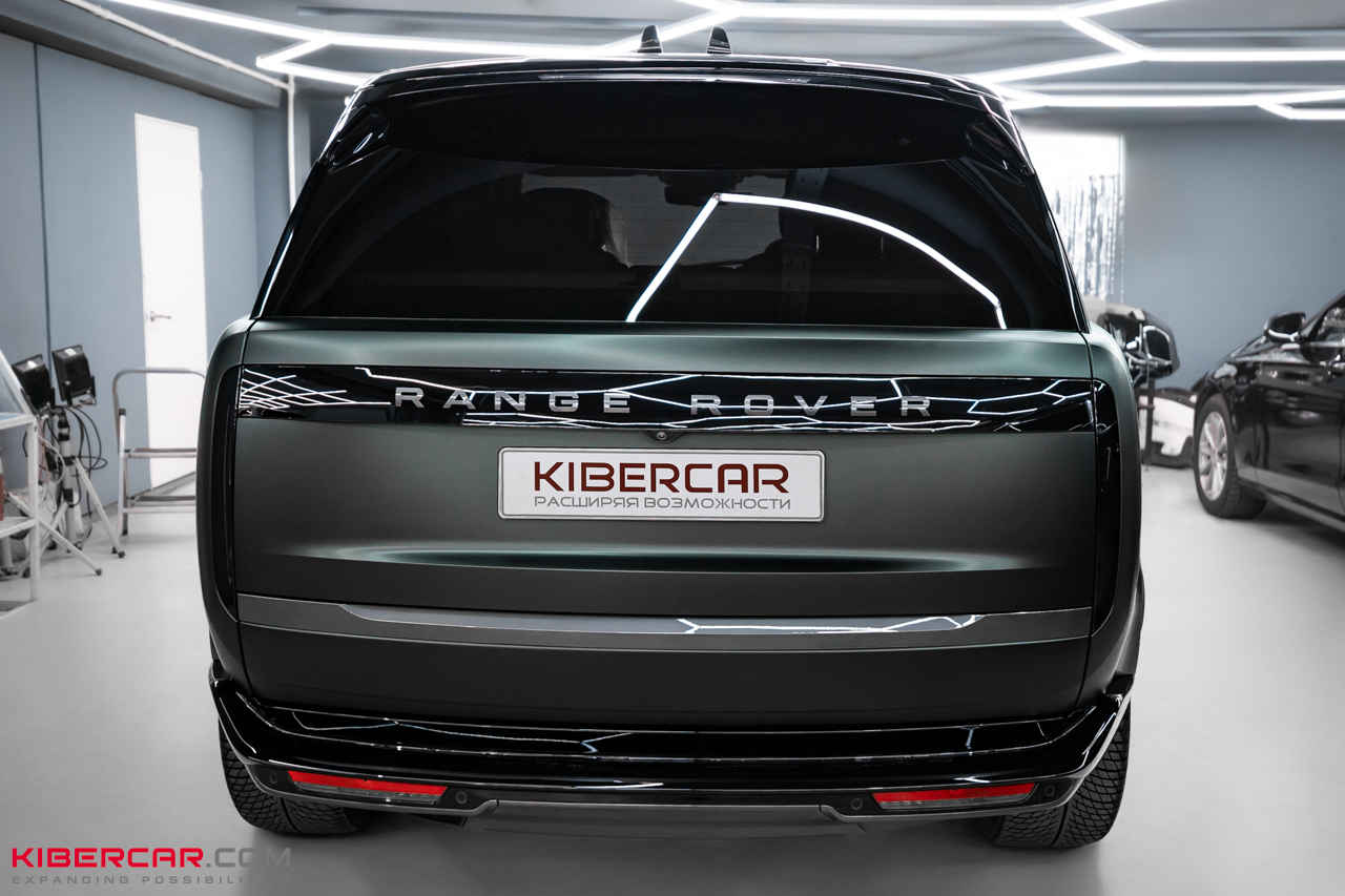 Оклейка Range Rover цветной матовой полиуретановой пленкой: эффект, который меняется вместе с погодой