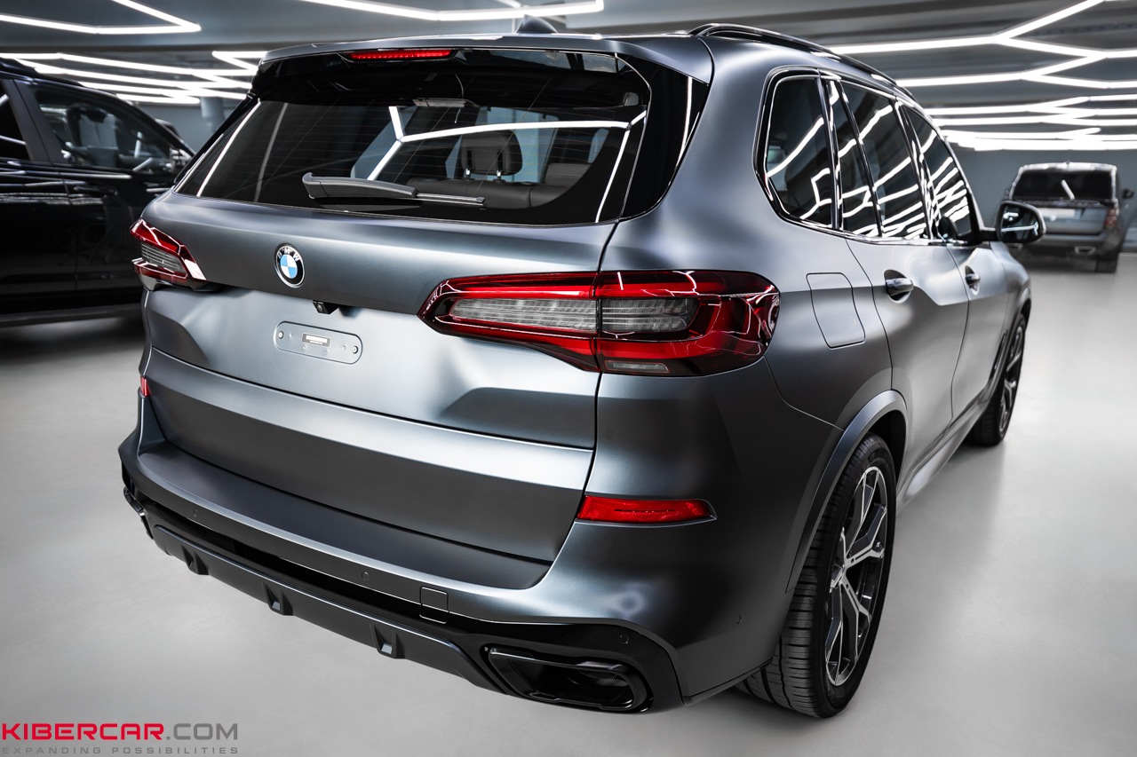 Новый облик BMW X5: антихром и оклейка матовым полиуретаном