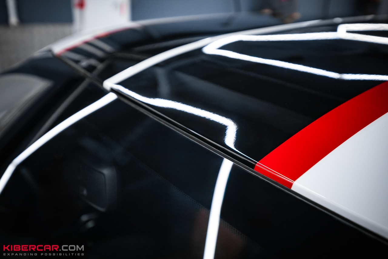 Двойная оклейка Dodge Challenger: спортивные полосы и защита кузова полиуретаном