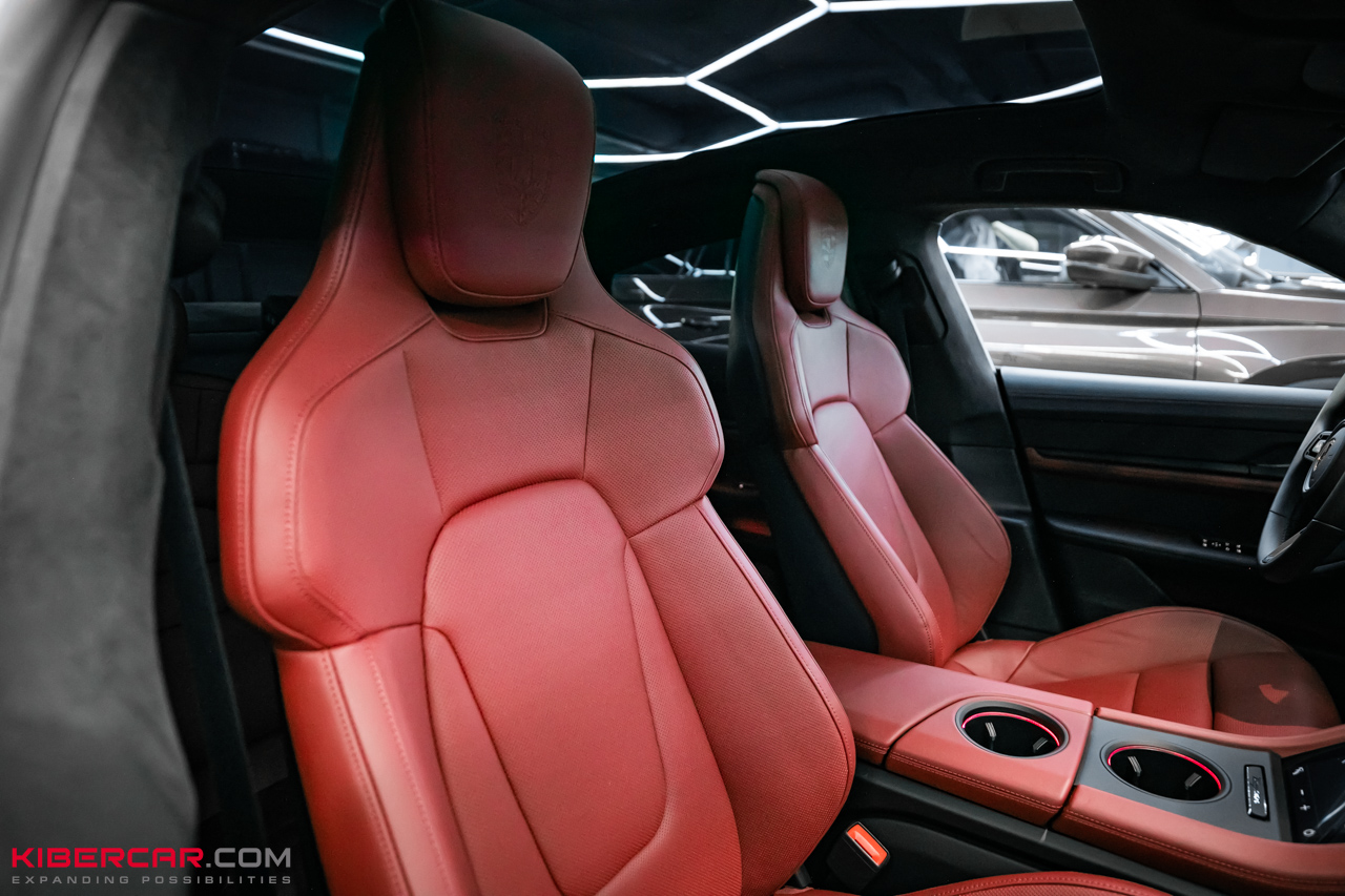 Химчистка салона Porsche Taycan: подготовка к сезону