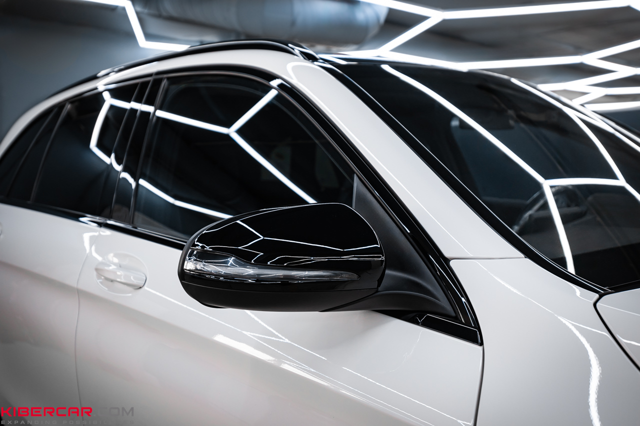 Антихром, окрашивание зеркал и оклейка крыши на Mercedes-Benz GLC