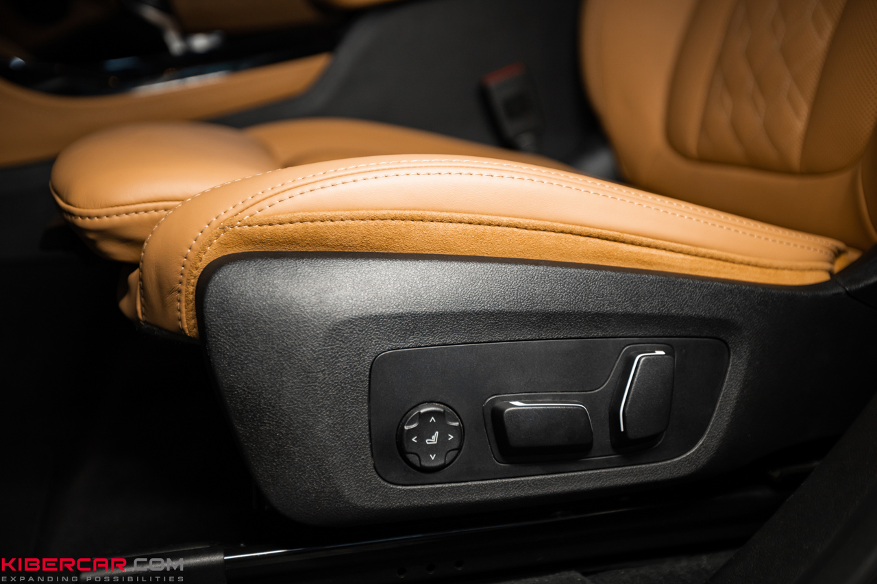 Перетяжка салона BMW X4 в бежевую наппу и алькантару