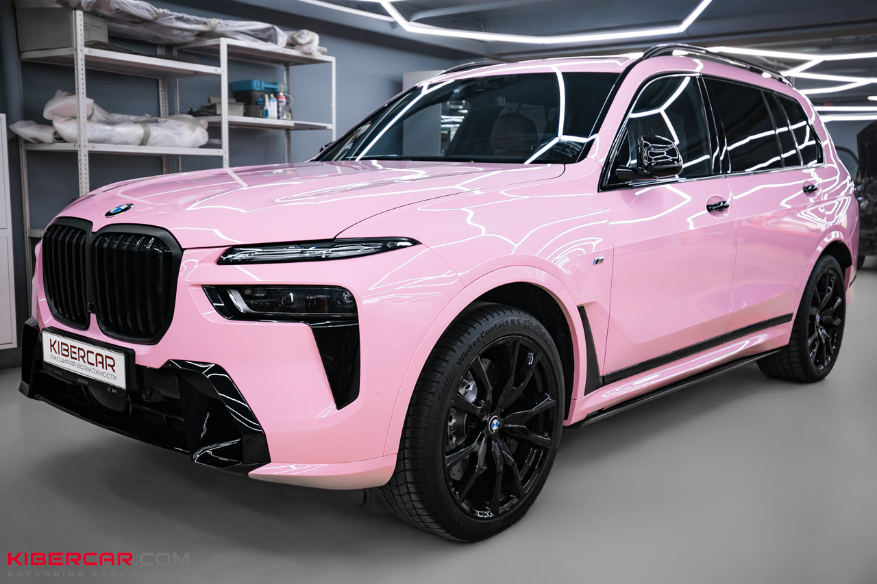 Оклейка BMW X7 розовой полиуретановой пленкой