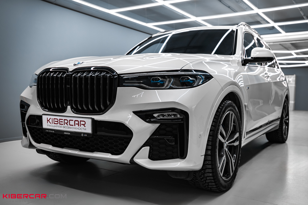 Перешив салона BMW X7 в красную кожу: выразительный контраст