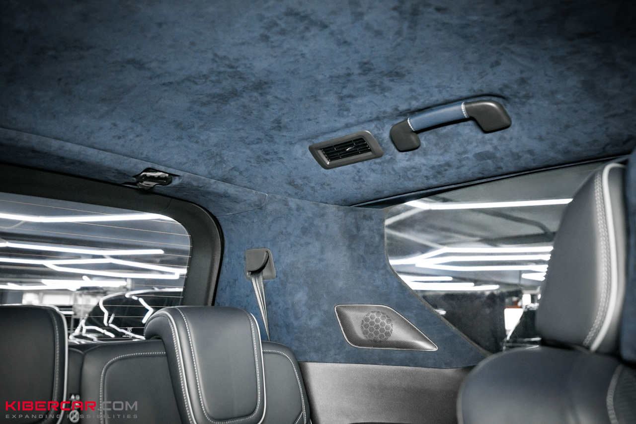 Перешив элементов салона Infiniti QX80: больше синих акцентов