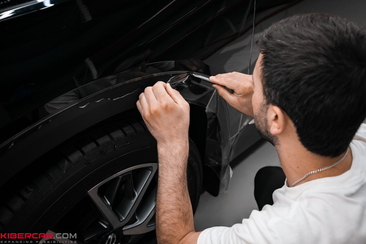 Оклейка автомобиля GAC GS8 полиуретановой пленкой