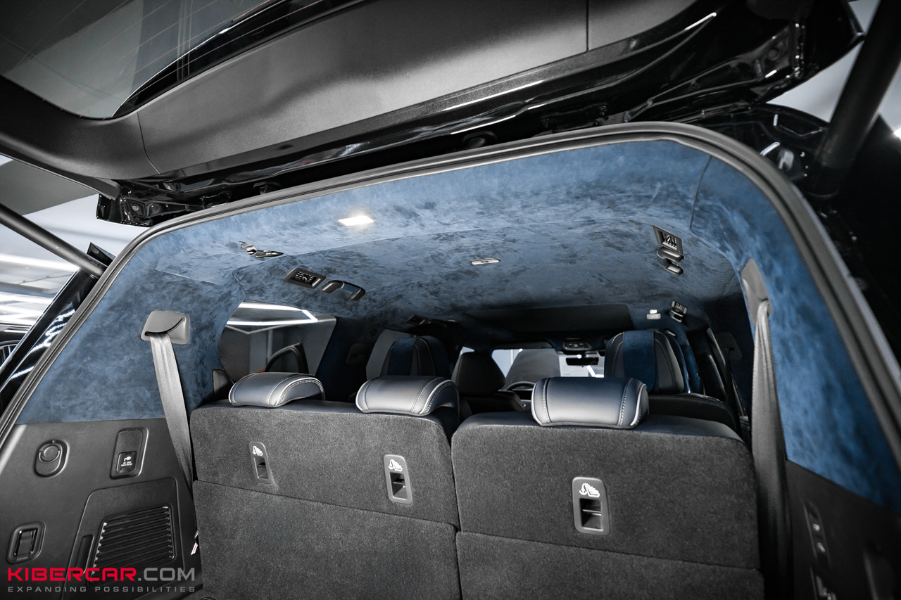 Перешив элементов салона Infiniti QX80: больше синих акцентов
