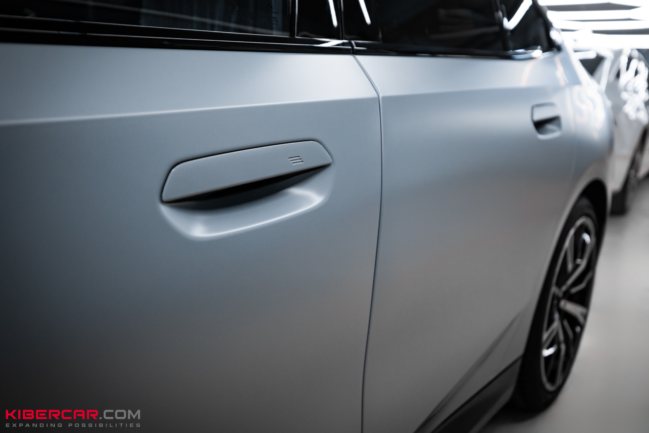 BMW М5 G90: оклейка кузова матовой пленкой