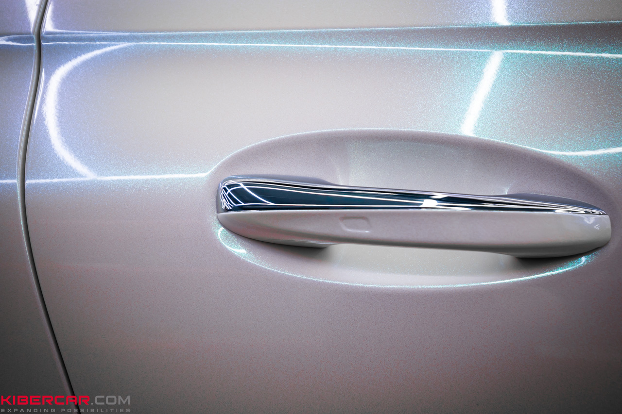 Mercedes-Benz GLE с изюминкой: оклейка кузова белой полиуретановой пленкой с перламутровым эффектом