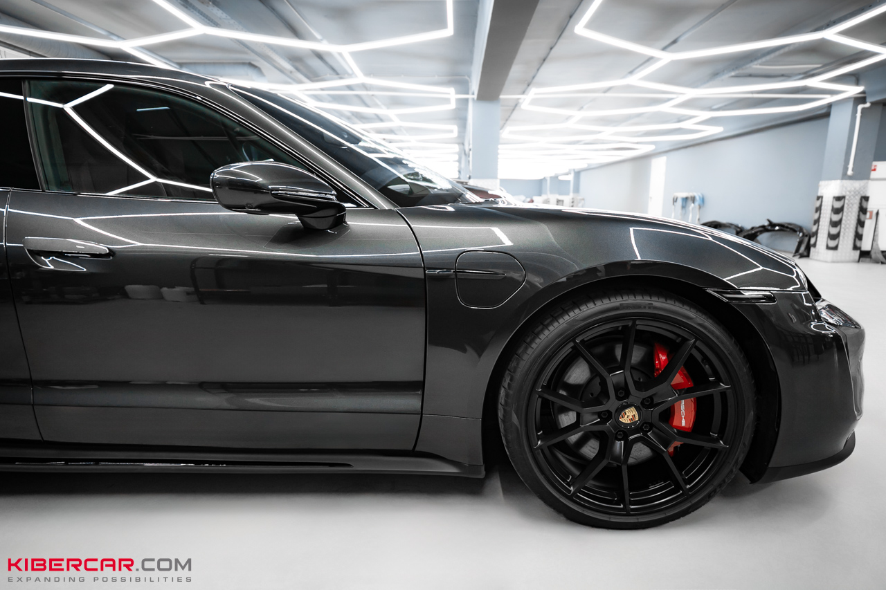 Porsche Taycan: керамическое покрытие кузова, восстановление и покраска дисков