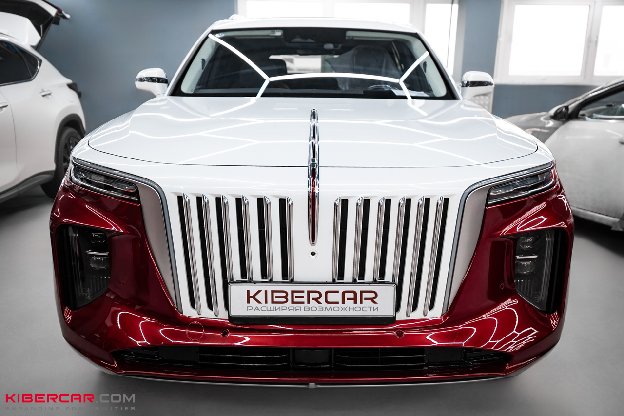 Оклейка цветной полиуретановой пленкой на Hongqi E-HS9: акцент на характер и защита кузова