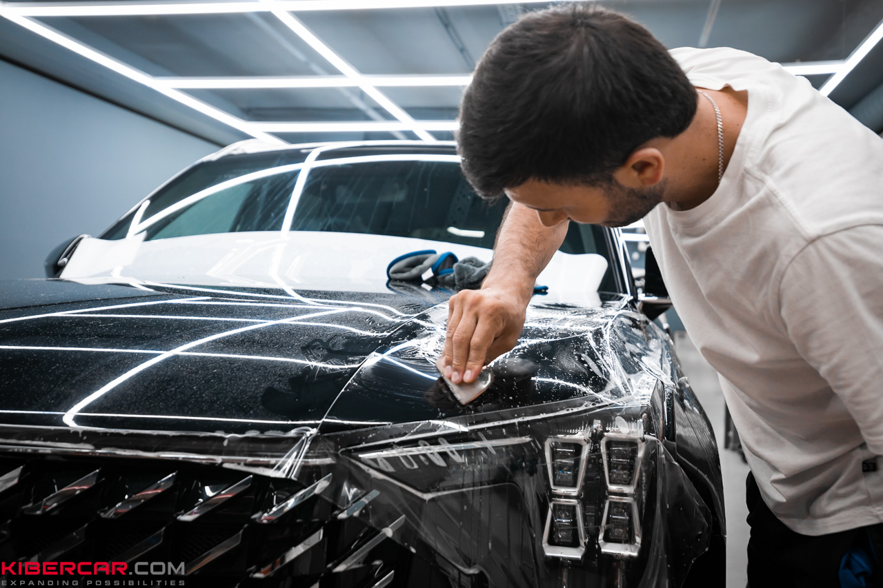 Оклейка автомобиля GAC GS8 полиуретановой пленкой