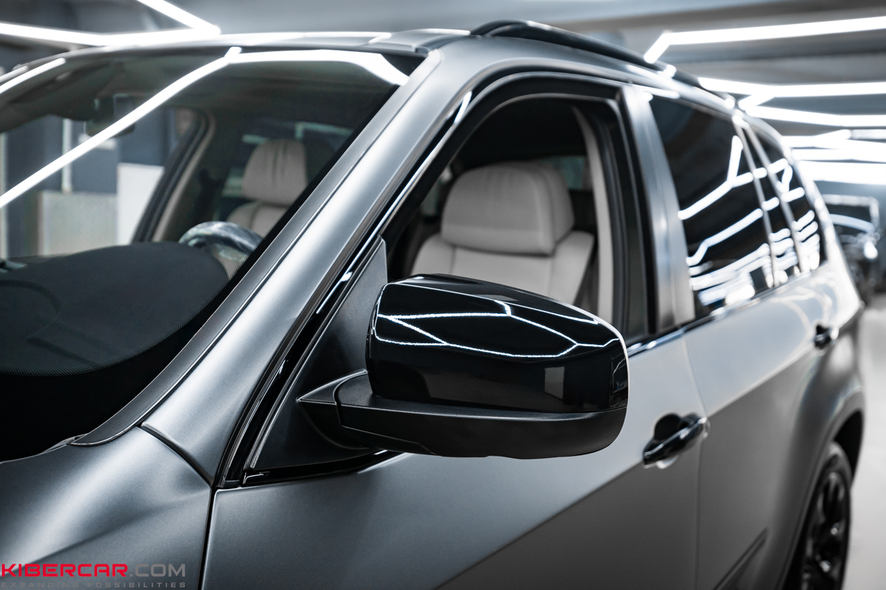 Антихром на BMW X5: обновление элементов кузова