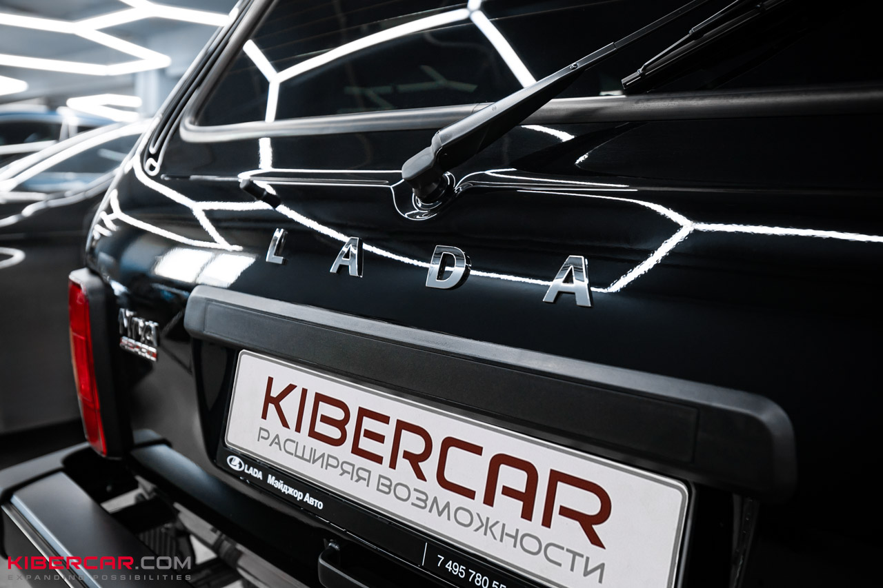 Оклейка Lada Niva Sport полиуретановой пленкой: надежная защита для активных поездок