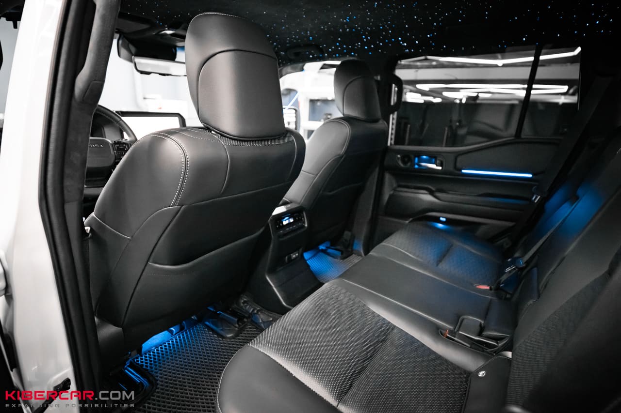 Toyota Land Cruiser Prado 250: атмосферная подсветка + звездное небо с кометами