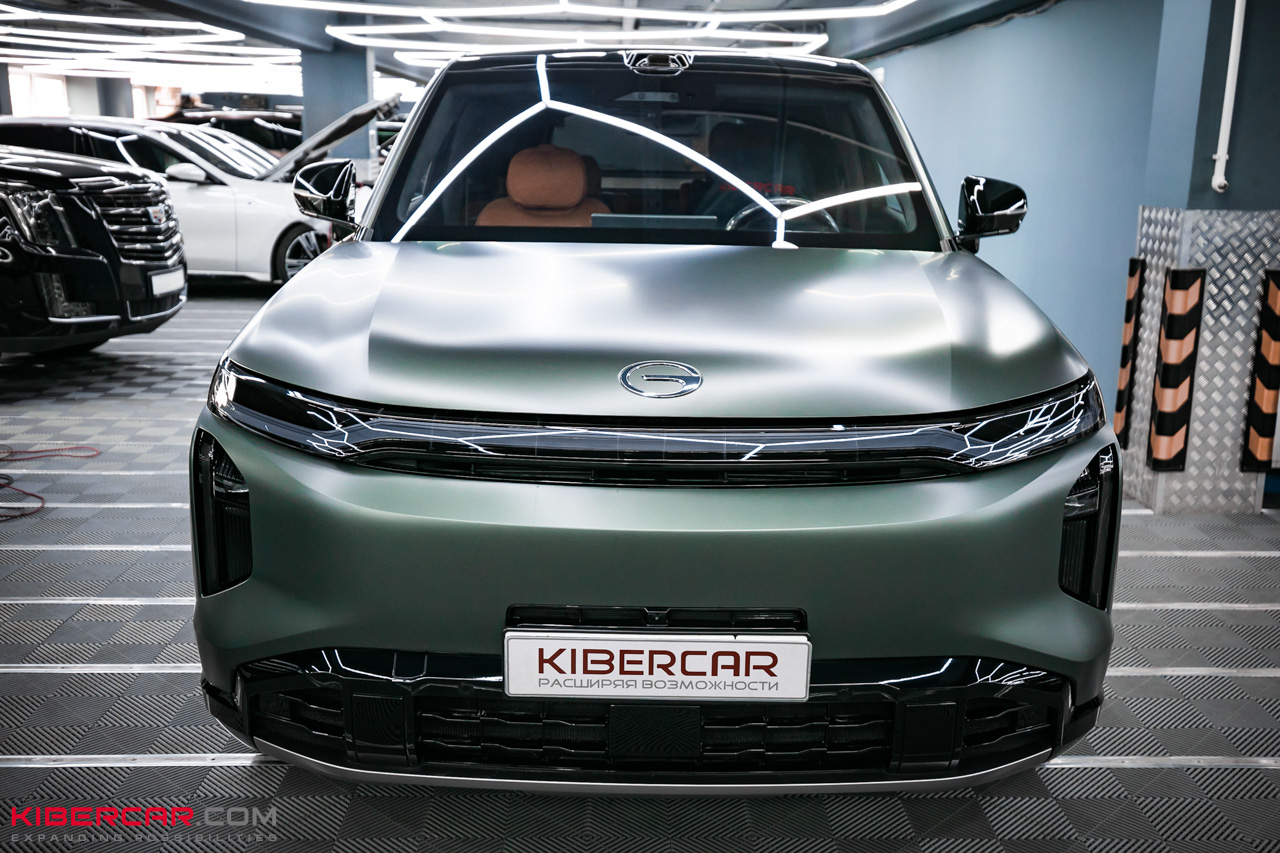 Оклейка матовой полиуретановой пленкой GAC S7: новый взгляд на оригинальный зеленый цвет