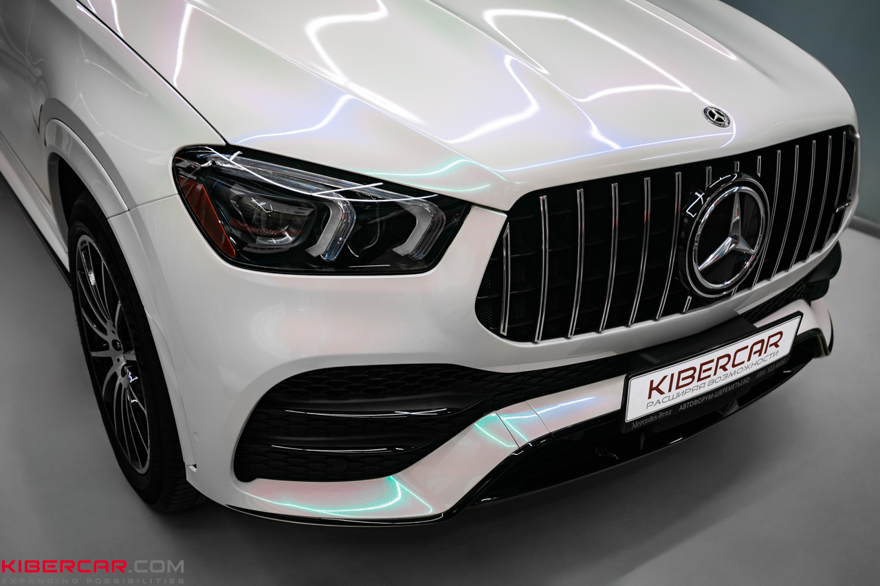 Mercedes-Benz GLE с изюминкой: оклейка кузова белой полиуретановой пленкой с перламутровым эффектом
