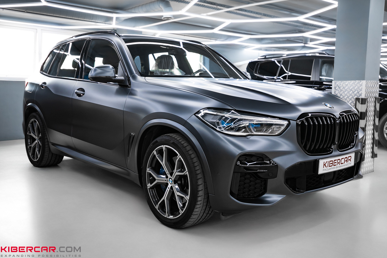 Новый облик BMW X5: антихром и оклейка матовым полиуретаном