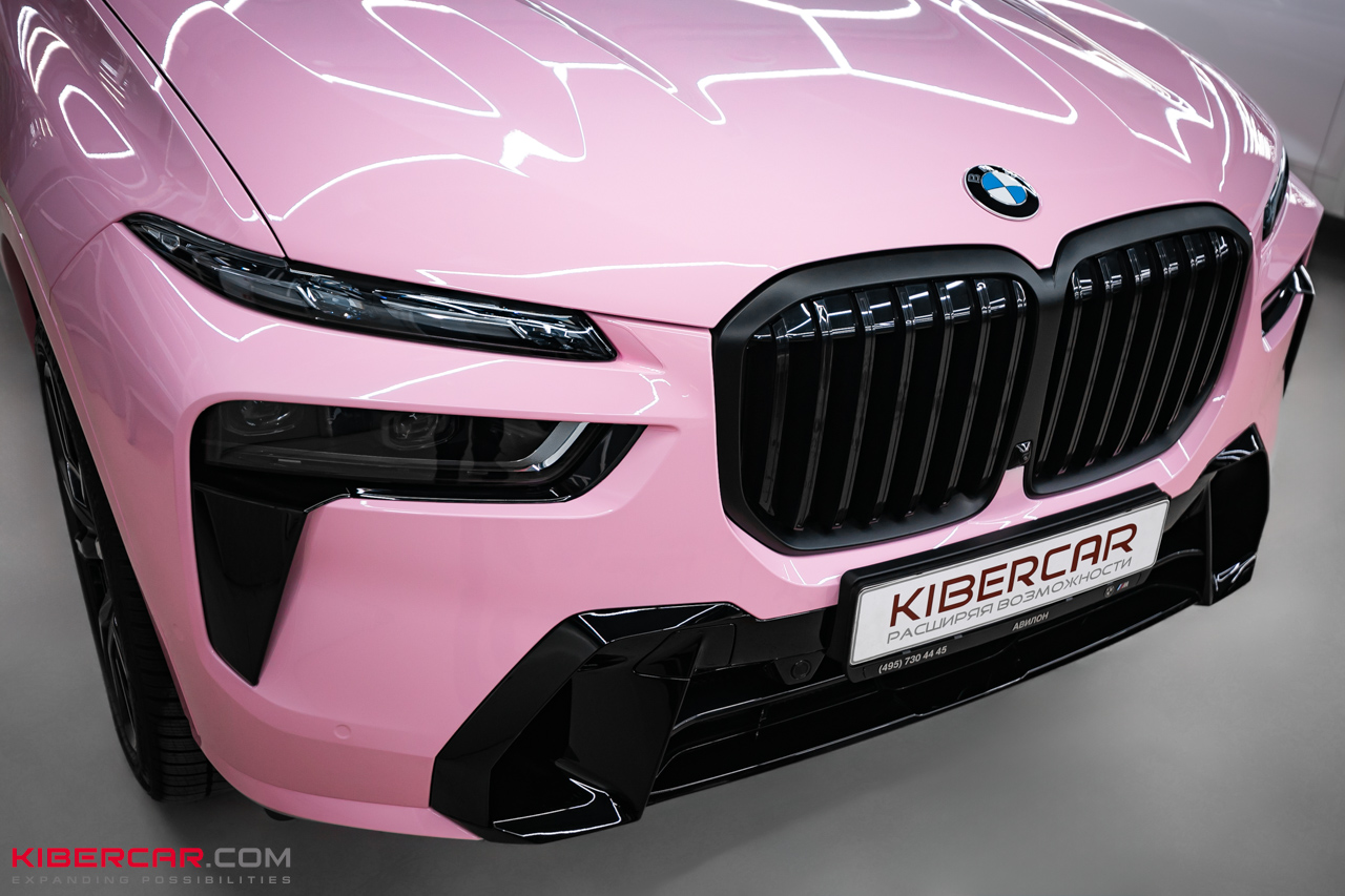 Оклейка BMW X7 розовой полиуретановой пленкой