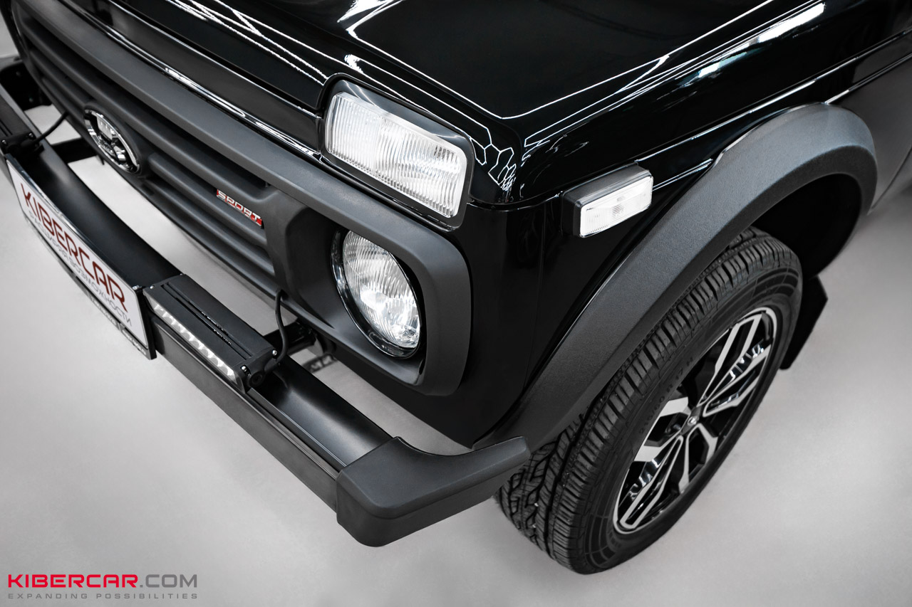 Оклейка Lada Niva Sport полиуретановой пленкой: надежная защита для активных поездок