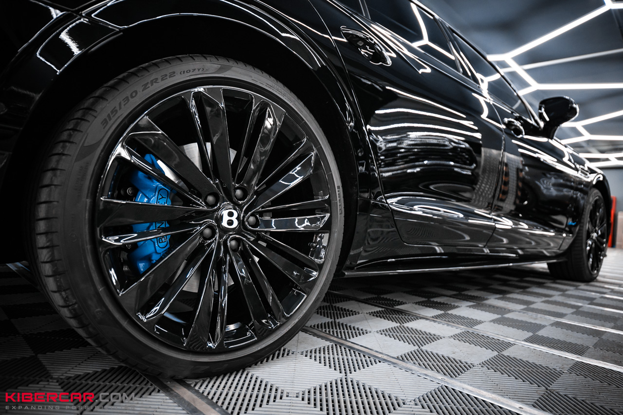 Новый образ Bentley Flying Spur: покраска дисков, суппортов и шильдиков