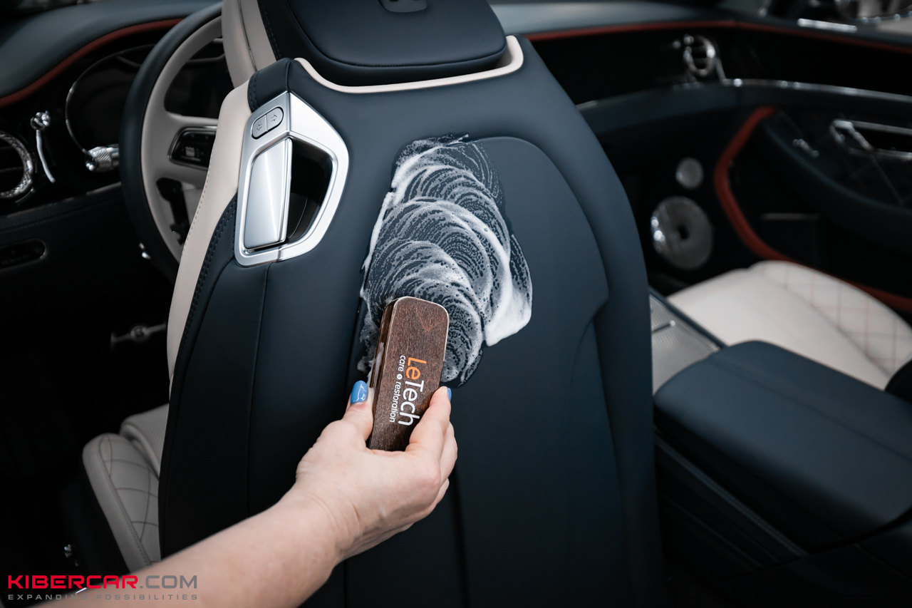 Химчистка салона роскошного кабриолета Bentley Continental GT