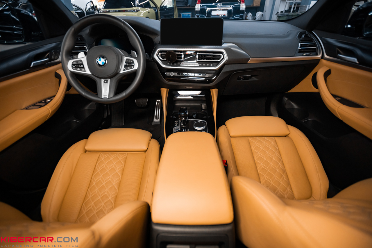 Перетяжка салона BMW X4 в бежевую наппу и алькантару