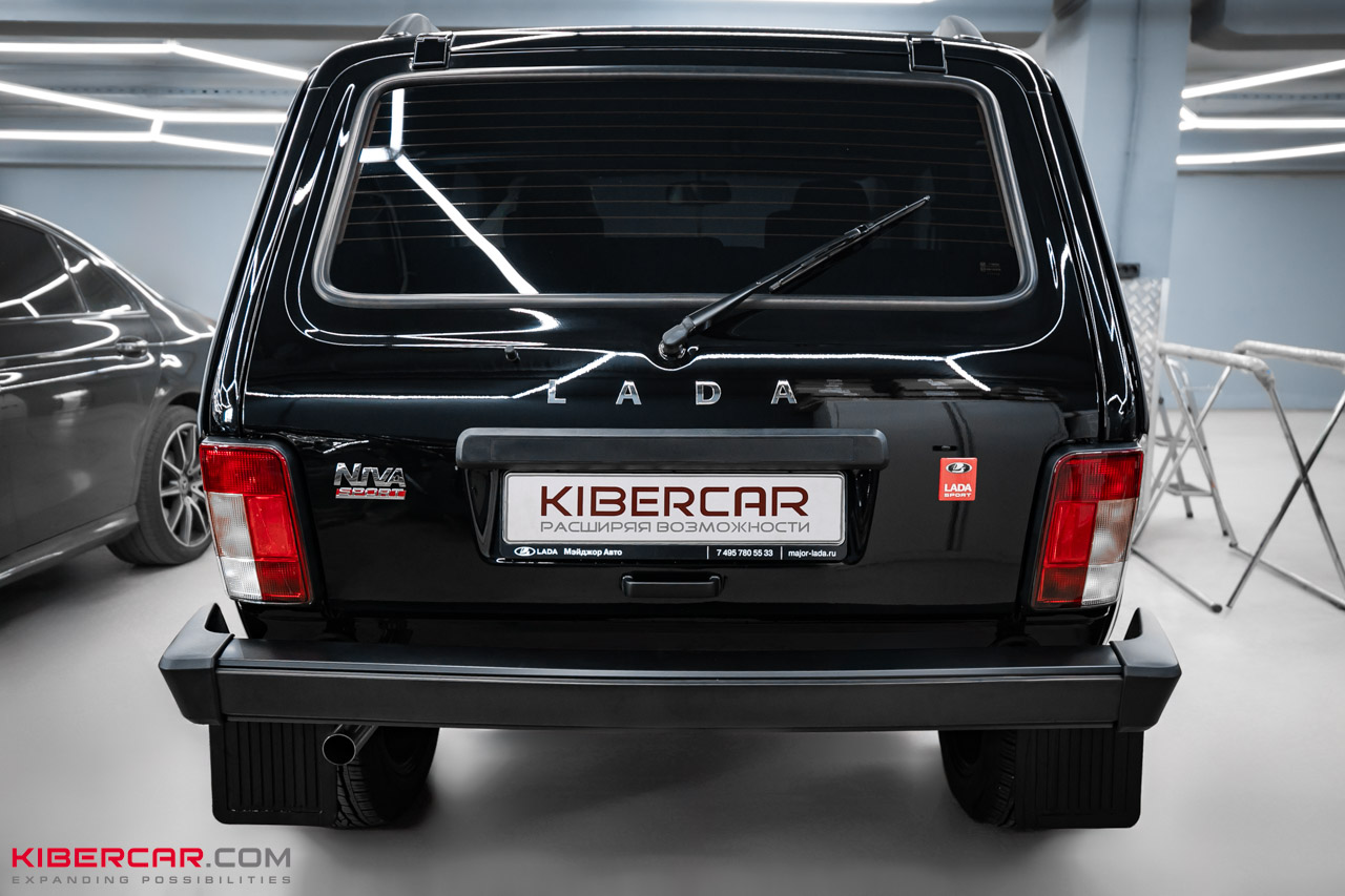 Оклейка Lada Niva Sport полиуретановой пленкой: надежная защита для активных поездок