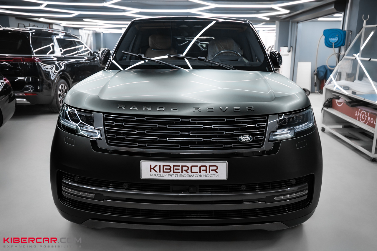 Оклейка Range Rover цветной матовой полиуретановой пленкой: эффект, который меняется вместе с погодой