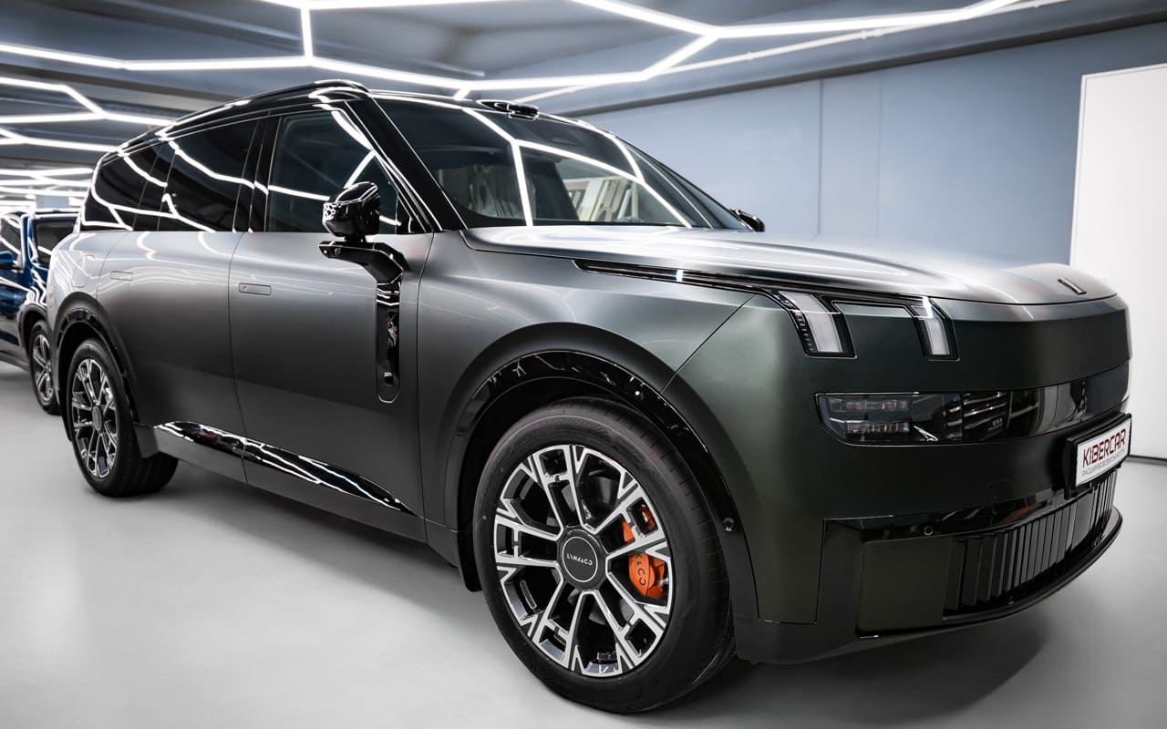 Оклейка Lynk & Co 900 матовой цветной полиуретановой пленкой с необычным эффектом