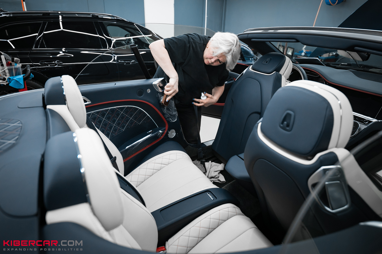 Химчистка салона роскошного кабриолета Bentley Continental GT