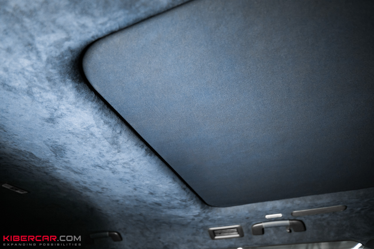 Перешив элементов салона Infiniti QX80: больше синих акцентов